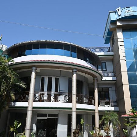 Hotel Prasanna Inn Risikés Kültér fotó