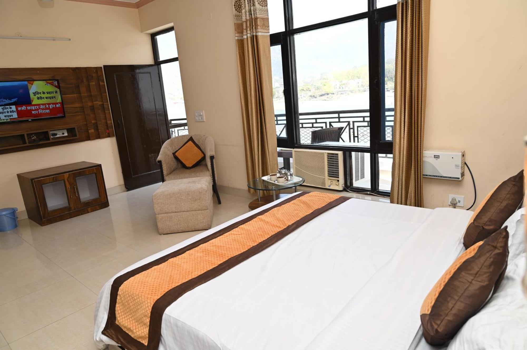Hotel Prasanna Inn Risikés Kültér fotó
