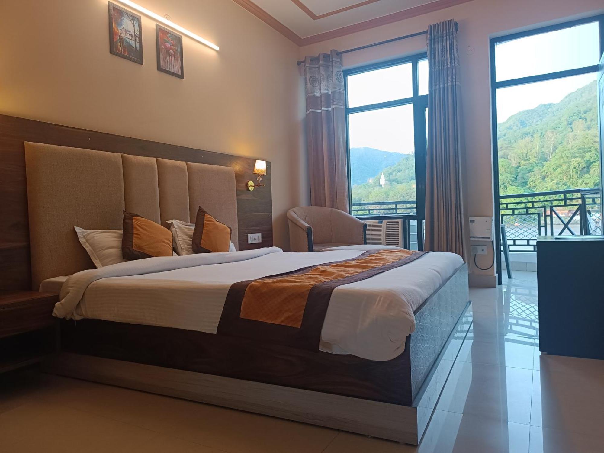 Hotel Prasanna Inn Risikés Kültér fotó
